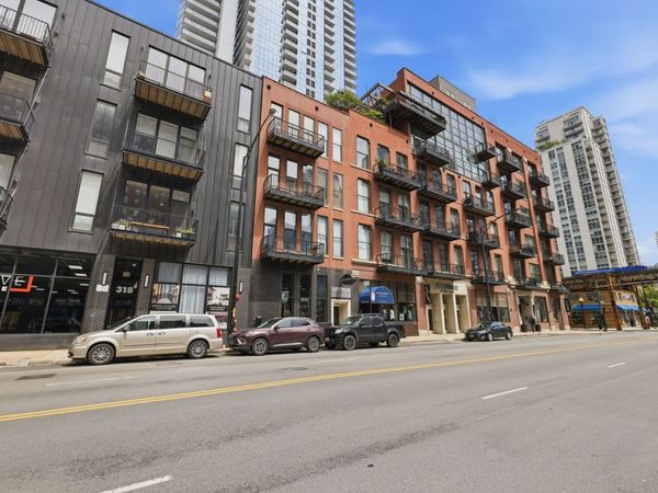 300 W Grand Avenue , Unit 203, Chicago, IL 60654