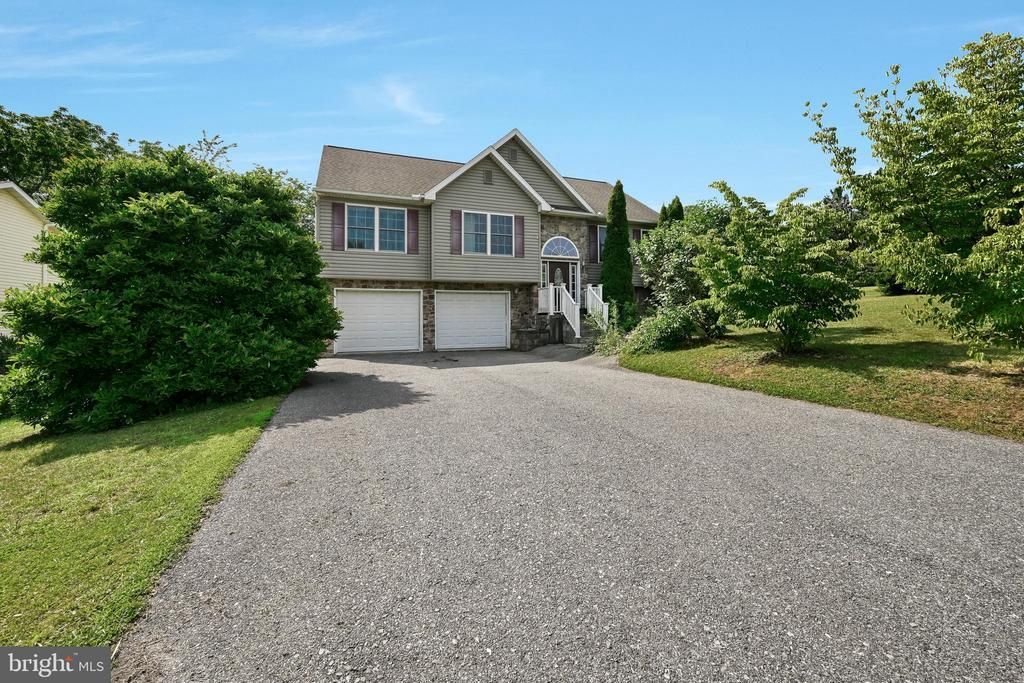 1223 Running Deer Drive , Auburn, PA 17922 Main Photo