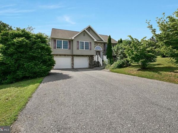 1223 RUNNING DEER DRIVE , AUBURN, PA 17922