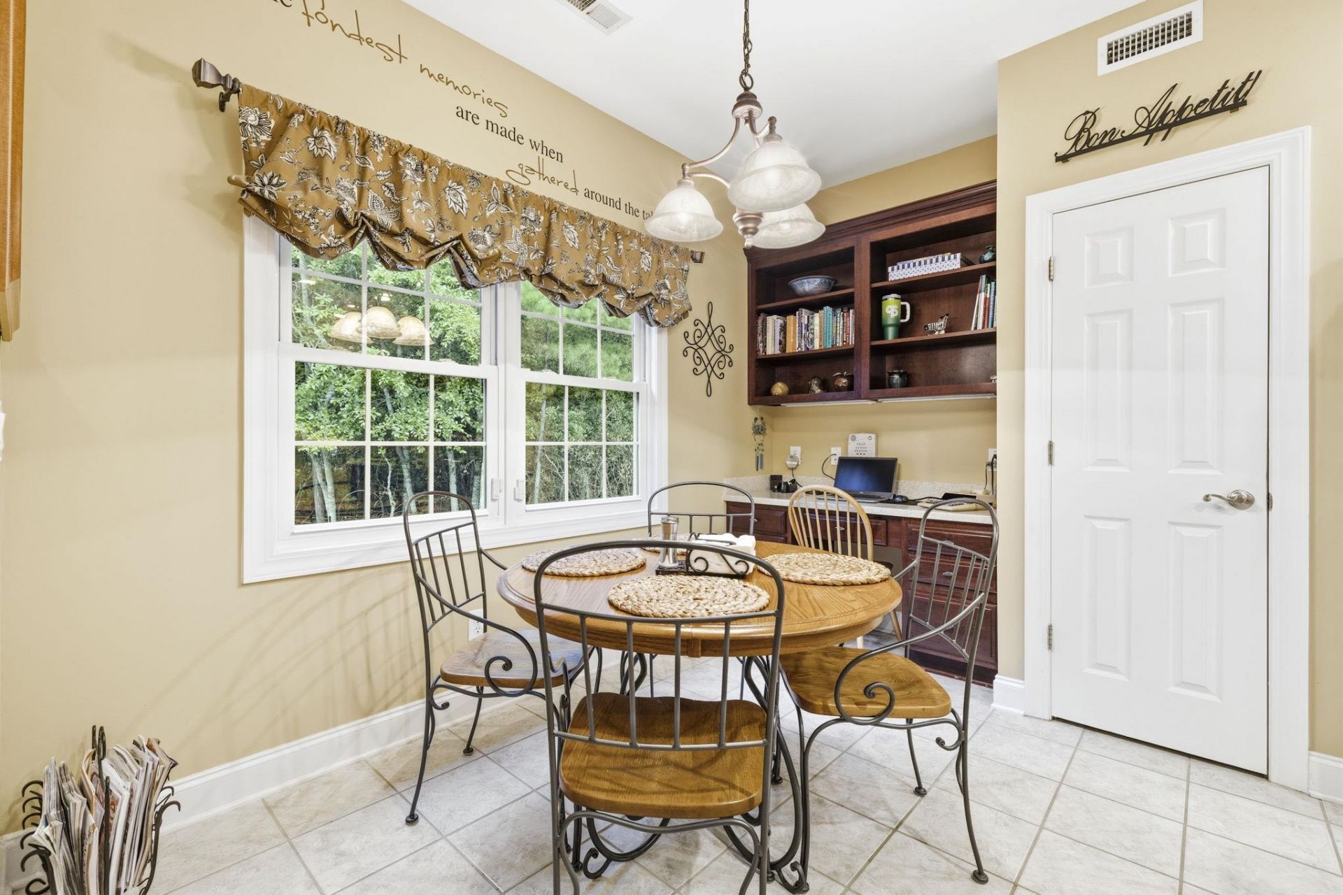 37 Highwood Circle  Photo 18