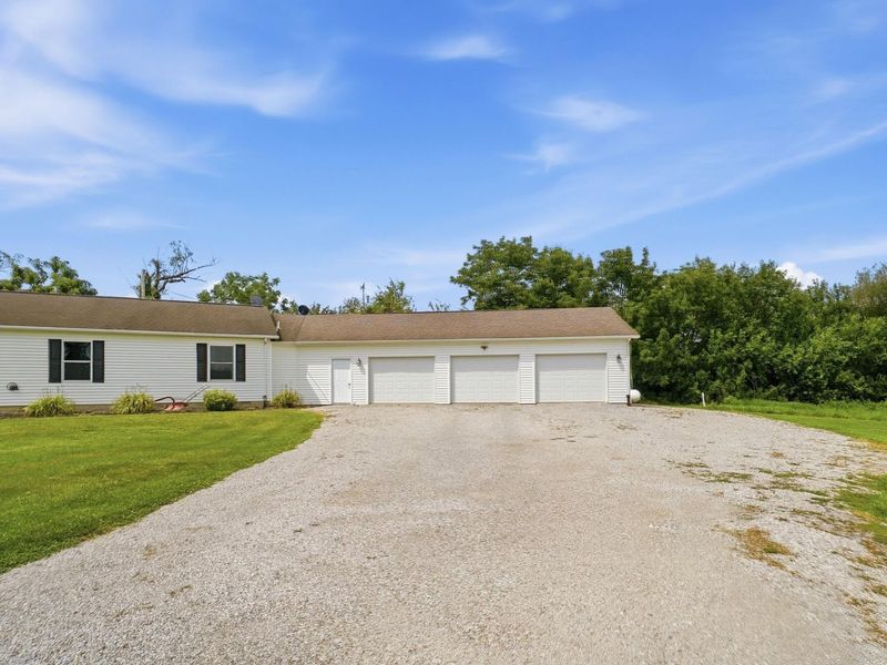 14513 Cemetery Road, Wapakoneta, OH 45895 Photo 3