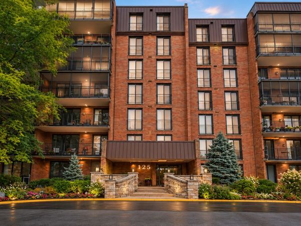 125 Acacia Circle , Unit 404, Indian Head Park, IL 60525