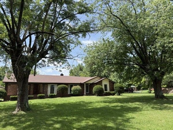 647 52 E Highway E, Portland, TN 37148