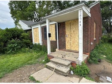 18644 Kelly Road, Detroit, MI 48224