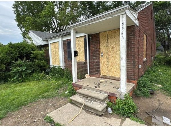 18644 Kelly Road, Detroit, MI 48224