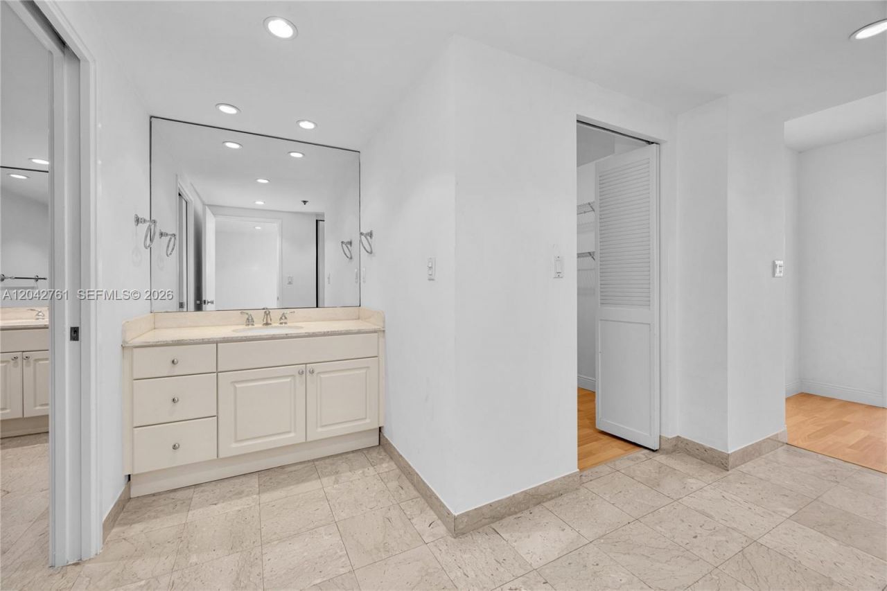 201 Crandon Blvd , Unit 643, Key Biscayne, FL 33149 Photo