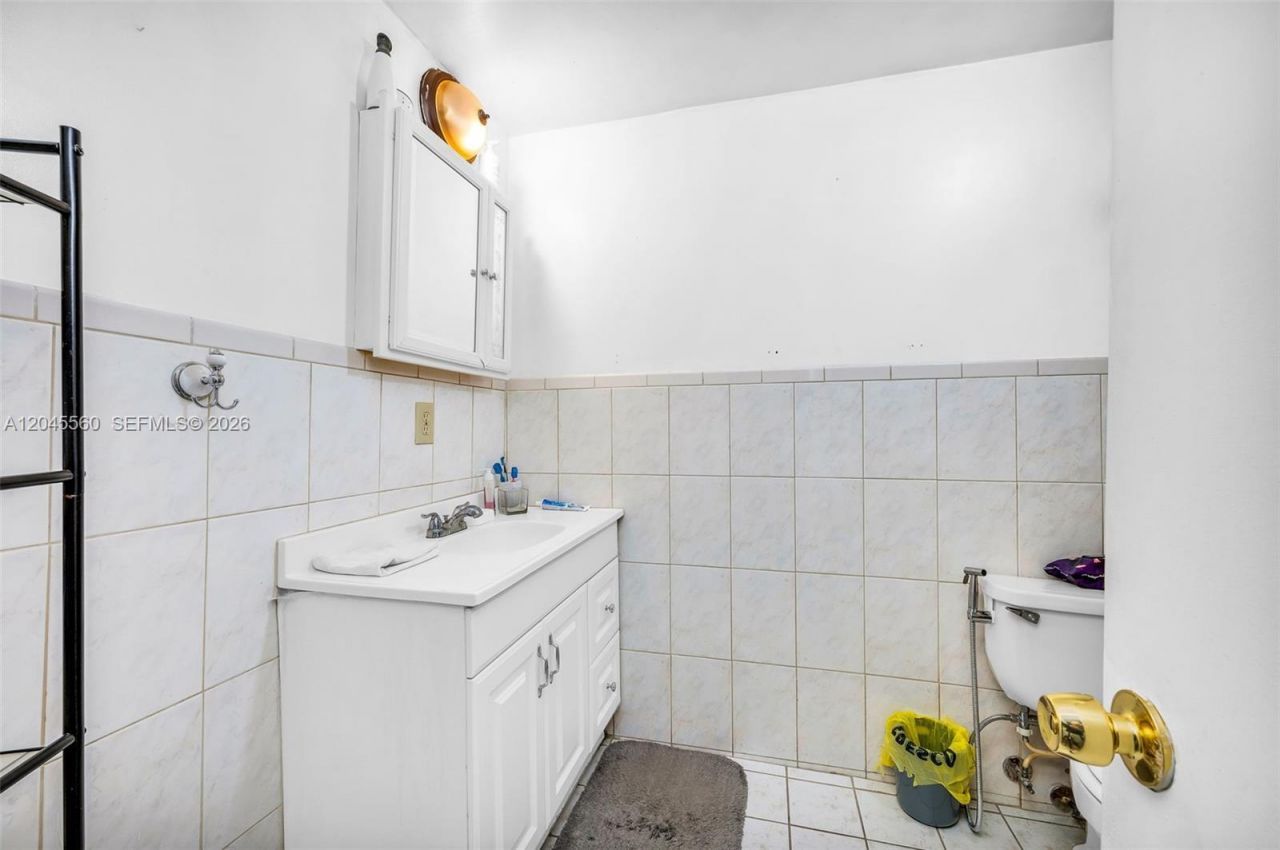 6600 W 2nd Ct, Unit 24, Hialeah, FL 33012 Photo