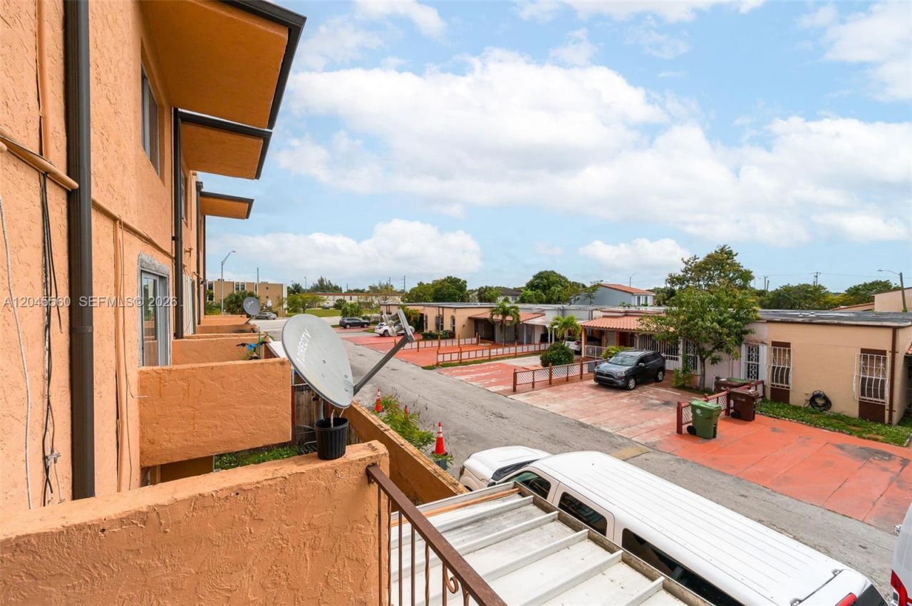 6600 W 2nd Ct, Unit 24, Hialeah, FL 33012 Photo