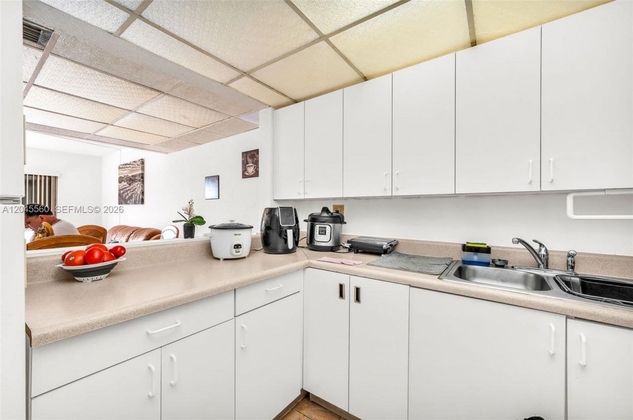 6600 W 2nd Ct, Unit 24, Hialeah, FL 33012 Photo