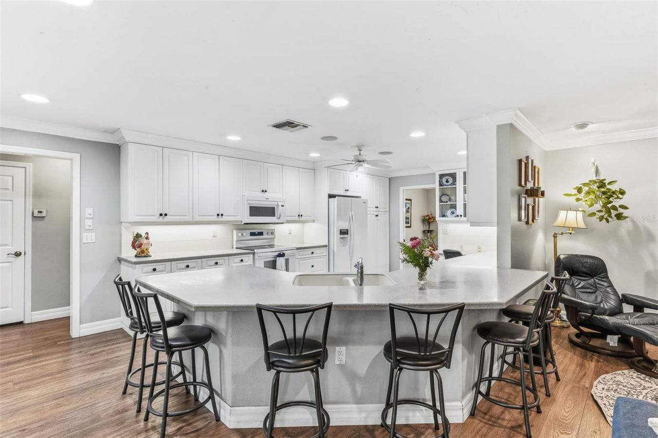 7565 Castle Drive, Sarasota, FL 34240 Photo
