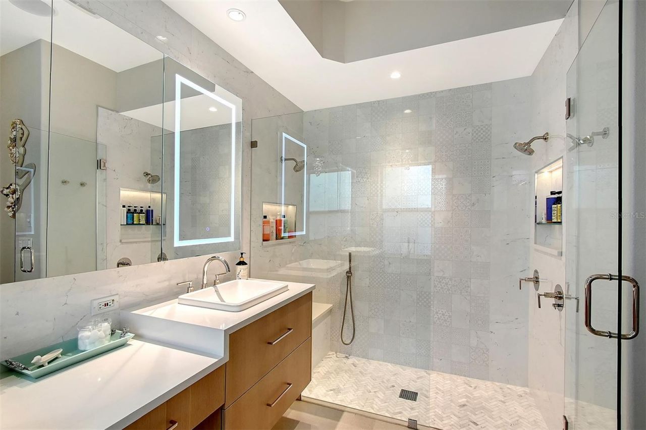 3921 Maravic Place, Sarasota, FL 34231 Photo