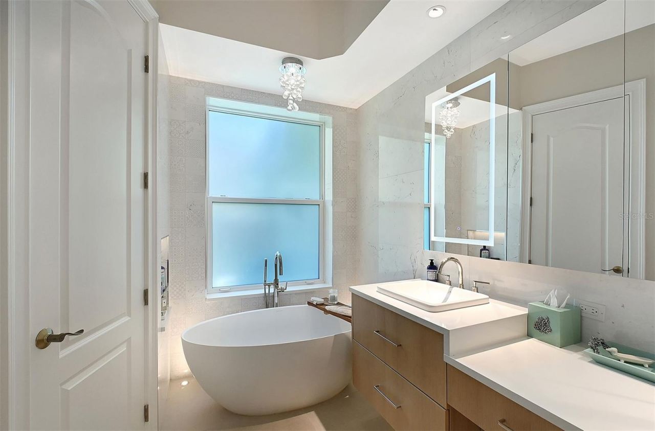 3921 Maravic Place, Sarasota, FL 34231 Photo