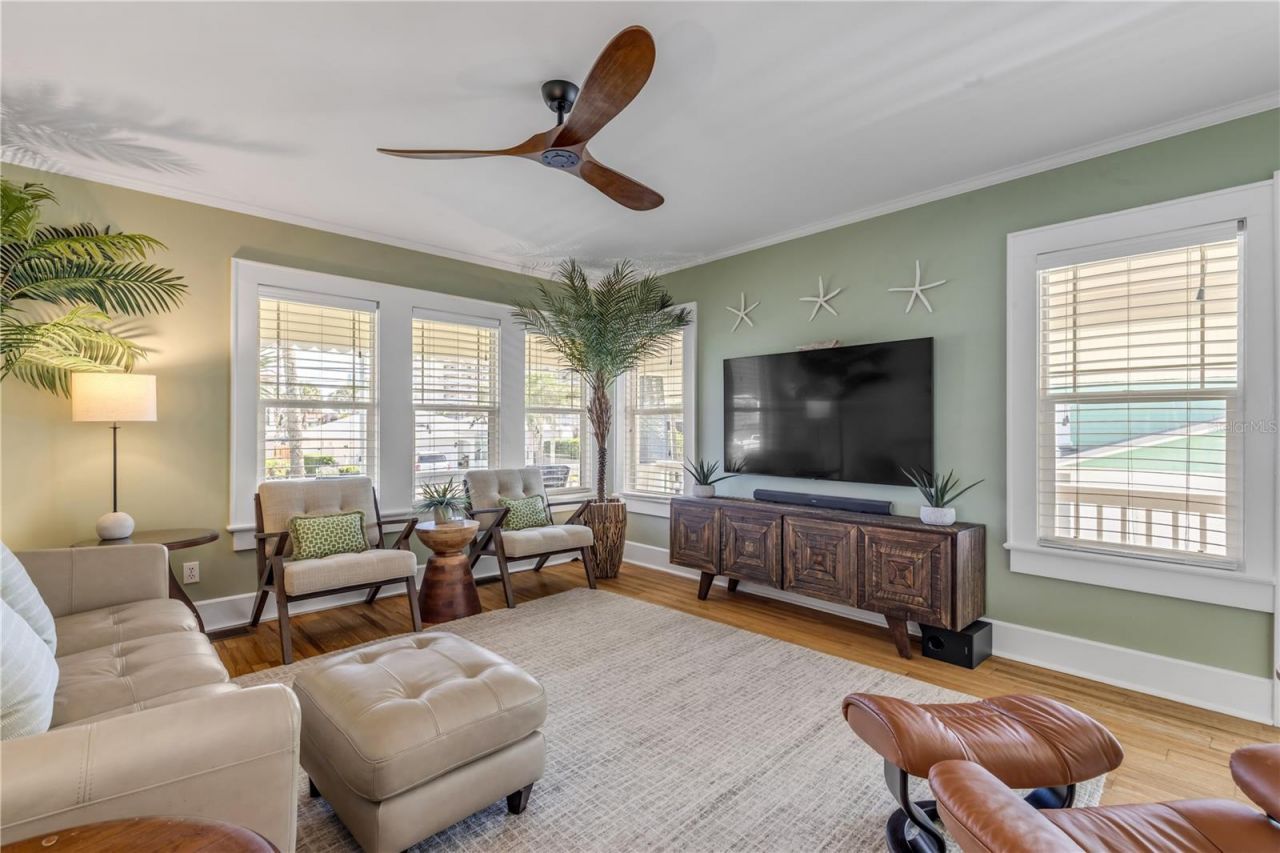 315 Due East Street, New Smyrna Beach, FL 32169 Photo