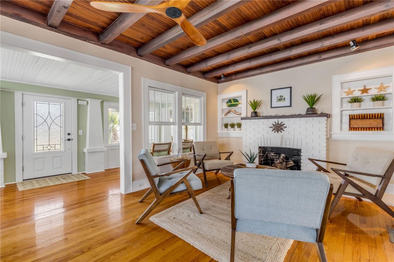 315 Due East Street, New Smyrna Beach, FL 32169 Photo