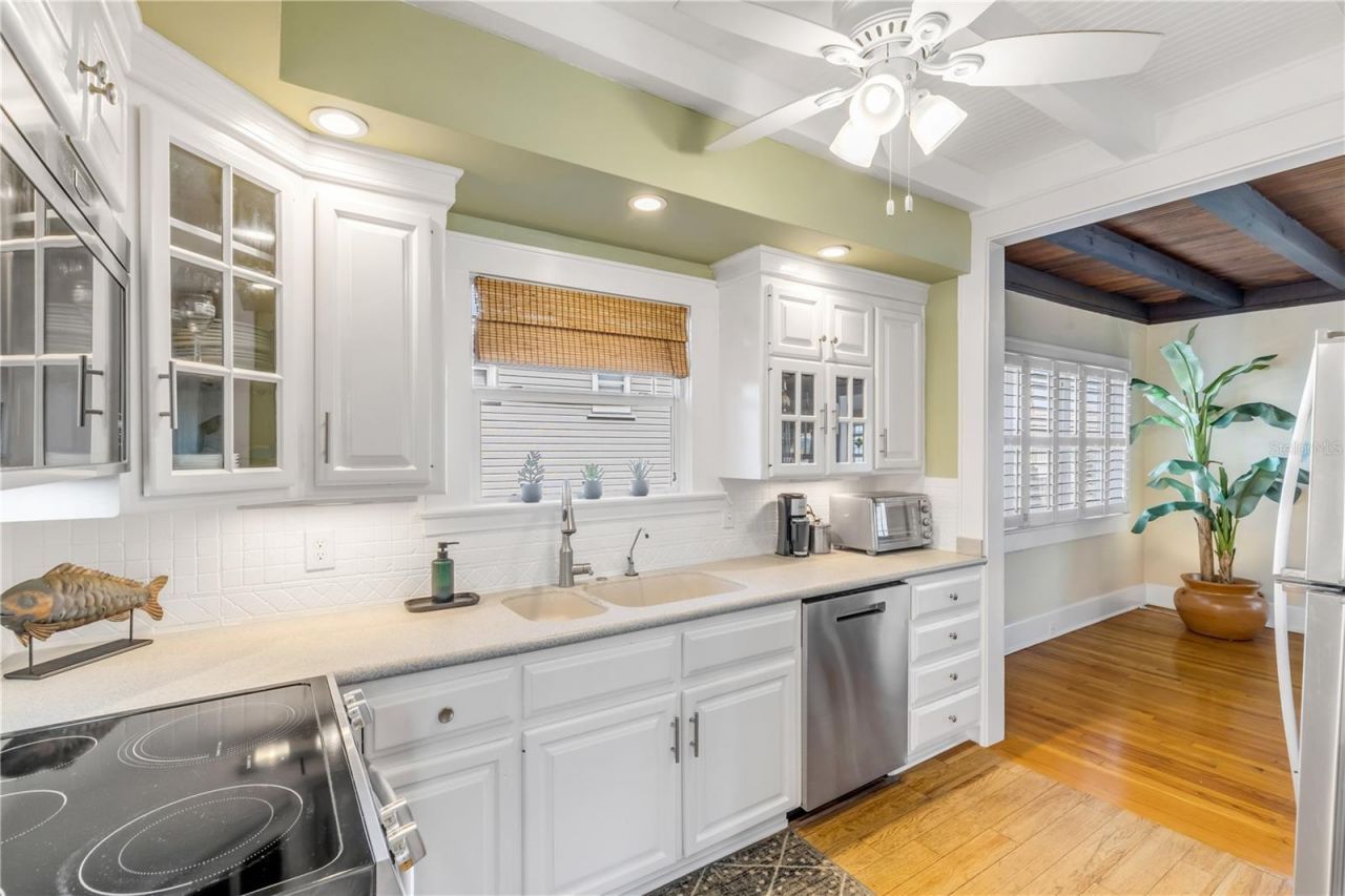 315 Due East Street, New Smyrna Beach, FL 32169 Photo