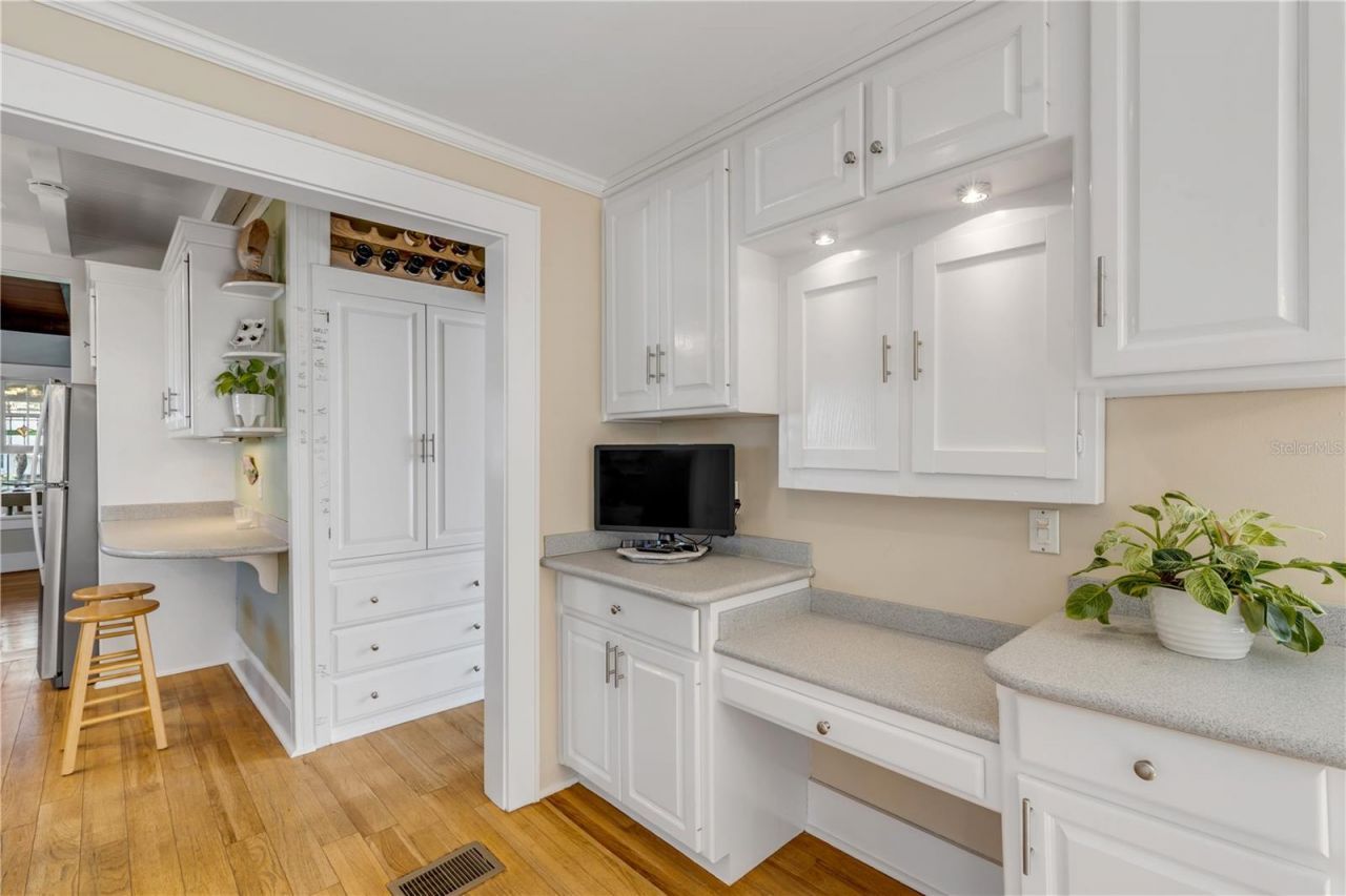 315 Due East Street, New Smyrna Beach, FL 32169 Photo