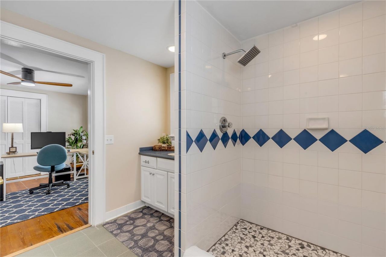315 Due East Street, New Smyrna Beach, FL 32169 Photo