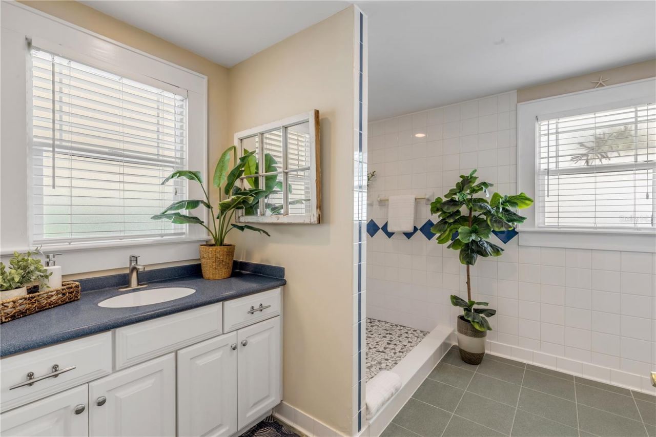 315 Due East Street, New Smyrna Beach, FL 32169 Photo