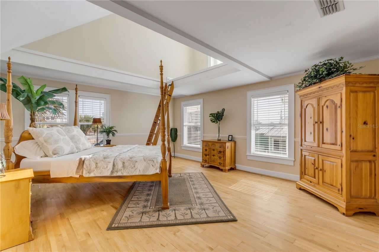 315 Due East Street, New Smyrna Beach, FL 32169 Photo