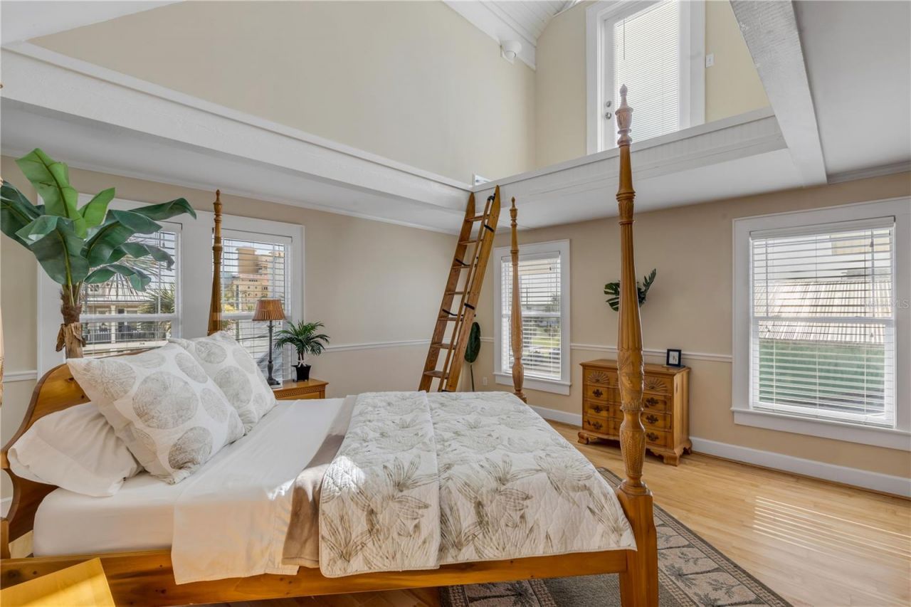 315 Due East Street, New Smyrna Beach, FL 32169 Photo