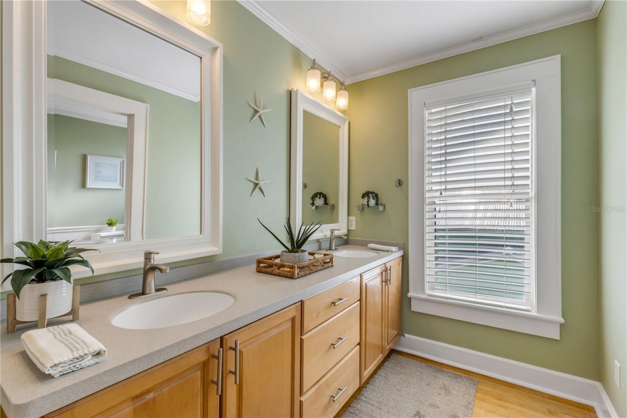 315 Due East Street, New Smyrna Beach, FL 32169 Photo
