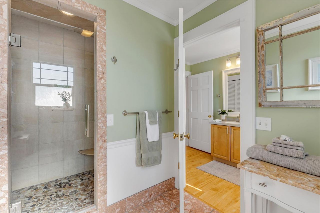 315 Due East Street, New Smyrna Beach, FL 32169 Photo