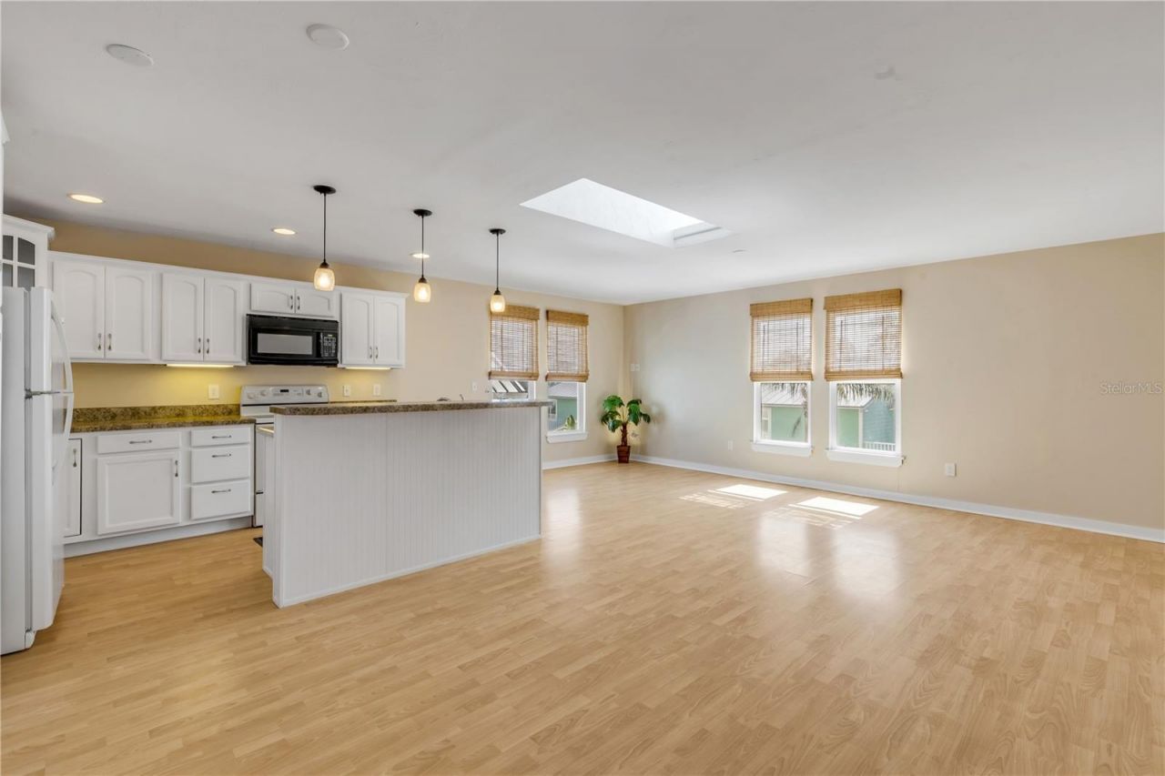 315 Due East Street, New Smyrna Beach, FL 32169 Photo