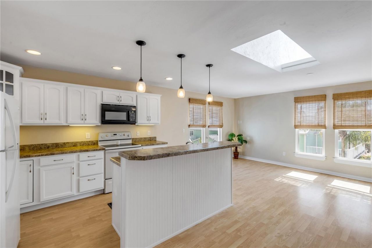 315 Due East Street, New Smyrna Beach, FL 32169 Photo