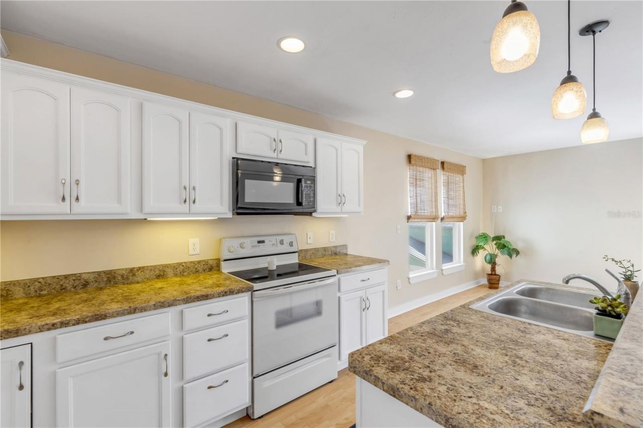 315 Due East Street, New Smyrna Beach, FL 32169 Photo