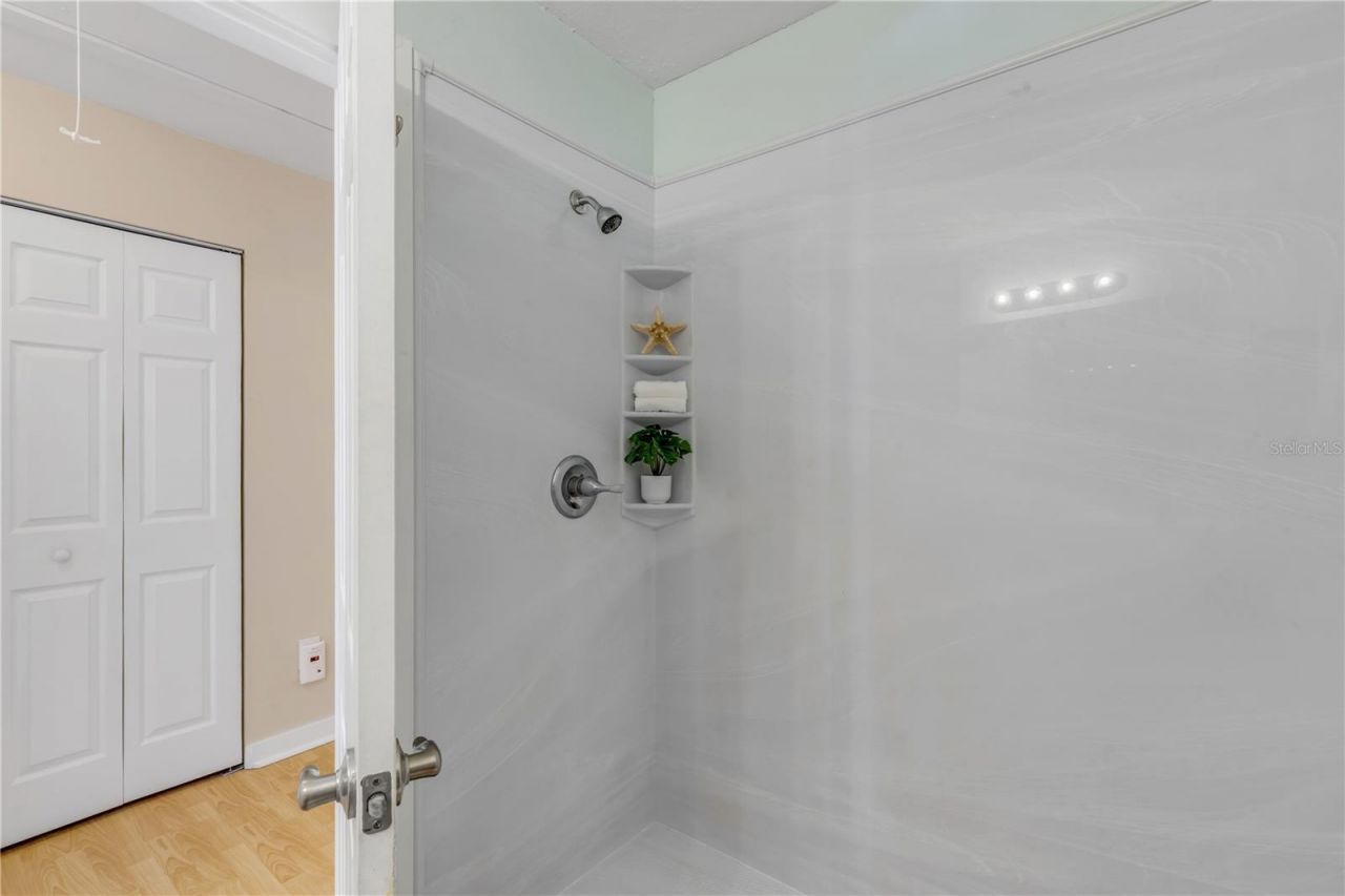 315 Due East Street, New Smyrna Beach, FL 32169 Photo