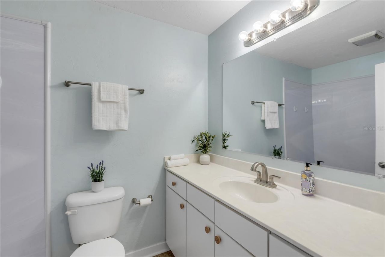 315 Due East Street, New Smyrna Beach, FL 32169 Photo