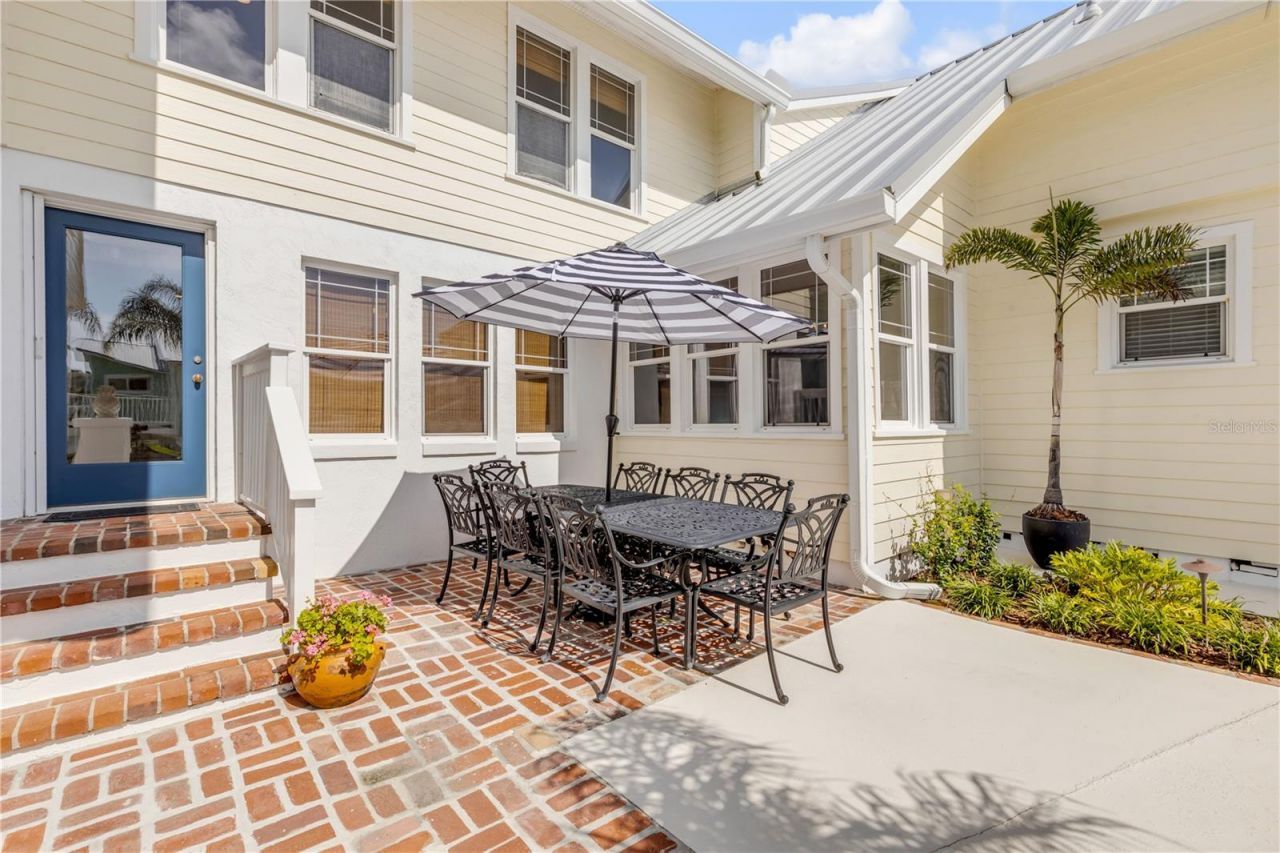 315 Due East Street, New Smyrna Beach, FL 32169 Photo