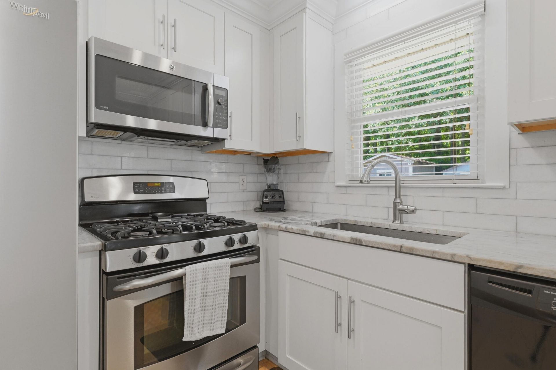 2435 Lantern Street Photo 8