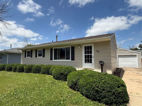 102 27th Ave Drive SW, Cedar Rapids, IA 52404