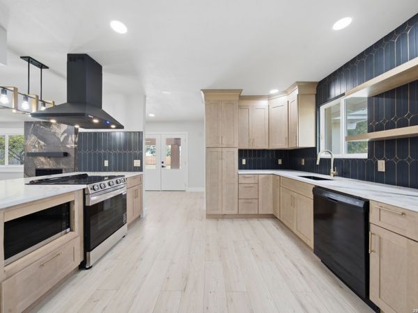 118 S Gardenview, Castle Hills, TX 78213