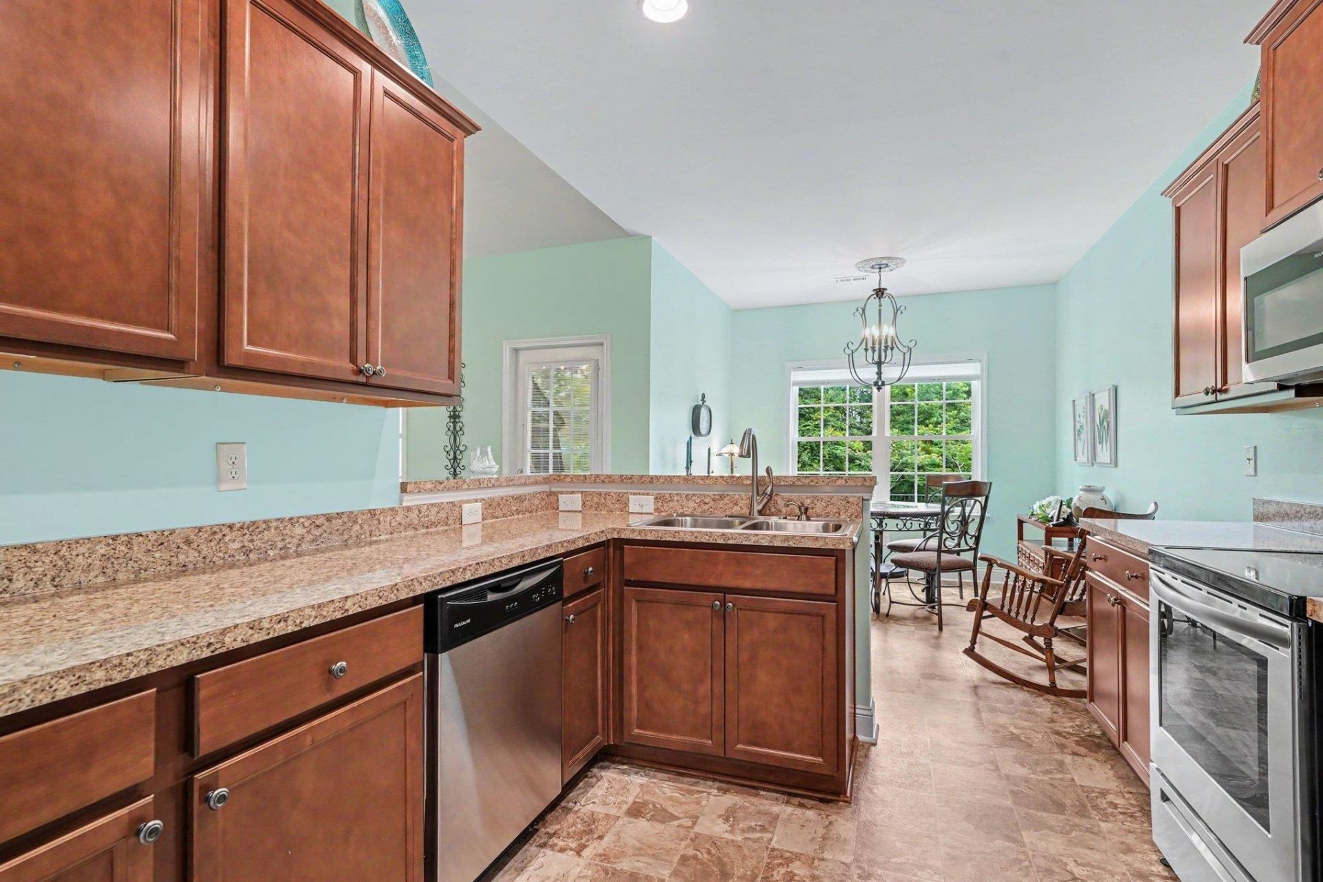708 Silver Slipper Ct. Photo 13