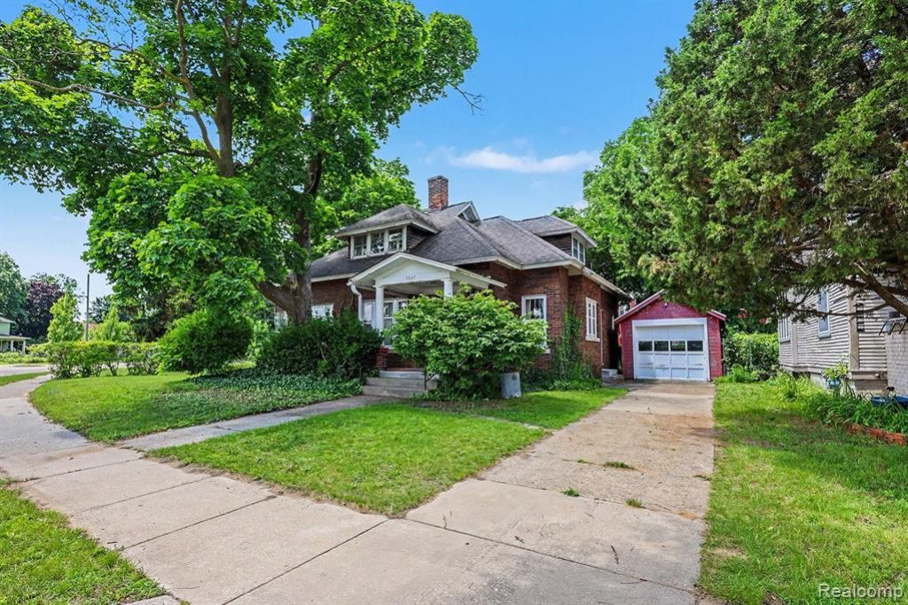 1327 Jefferson Street, Muskegon, MI 49441 Main Photo