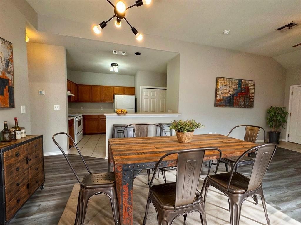 1717 Constantino Cir, Austin, TX 78745 Main Photo