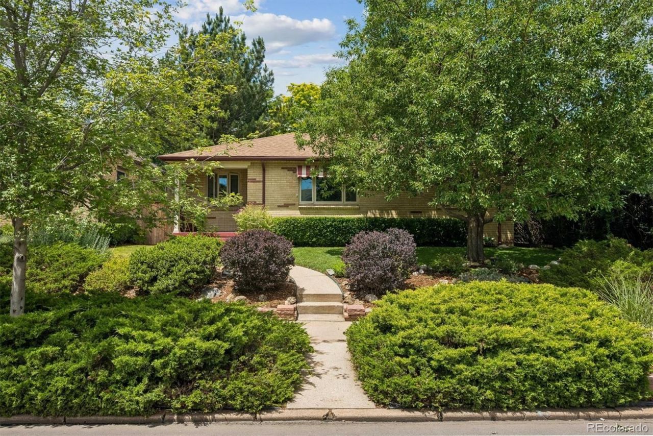 2835 Dahlia Street, Denver, CO 80207 Main Photo