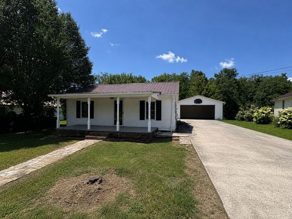 229 Adams St , Smithville, TN 37166