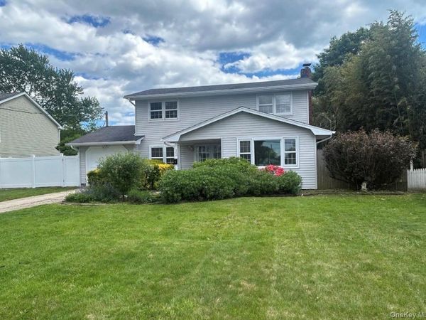 342 Versa Place, Sayville, NY 11782