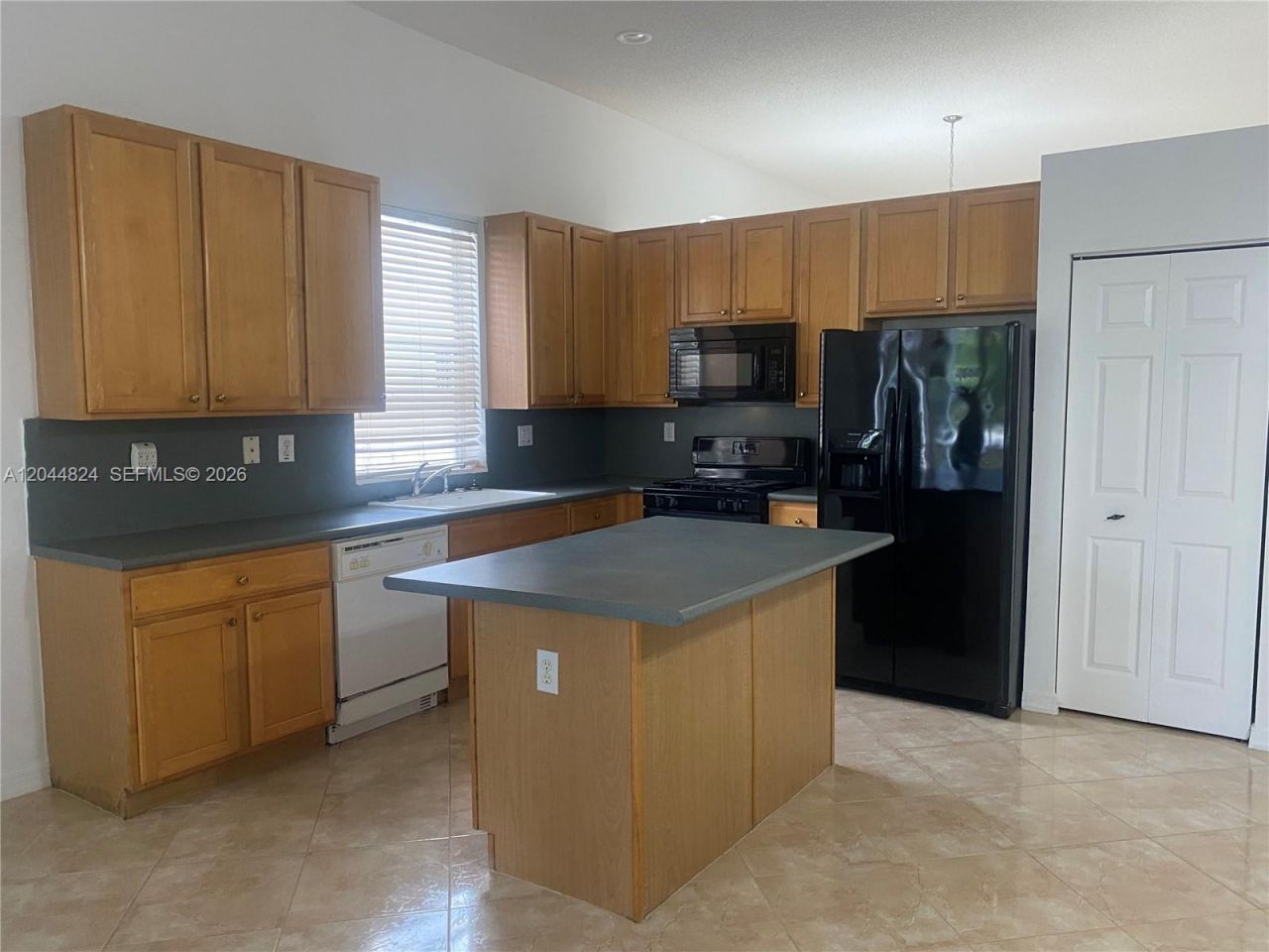 1315 NW 143rd Ave , Unit 1315, Pembroke Pines, FL 33028 Photo
