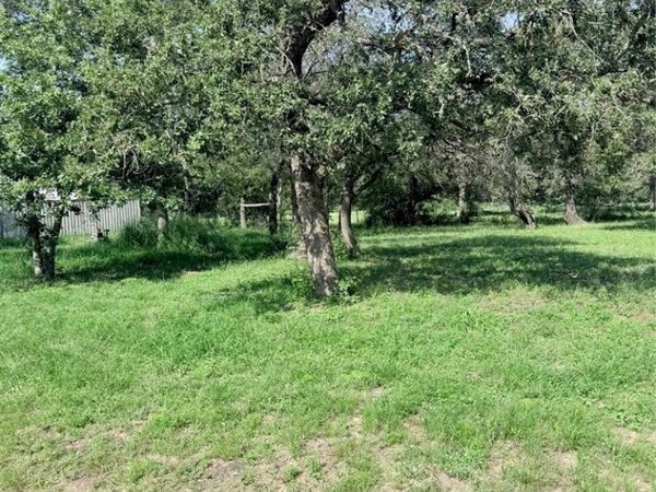 140 Mackie Lane , Seguin, TX 78155