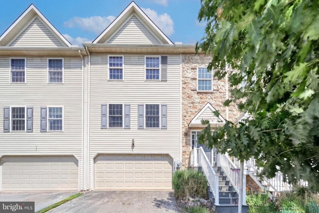 3926 Sheppard Drive, Dover, PA 17315 Main Photo