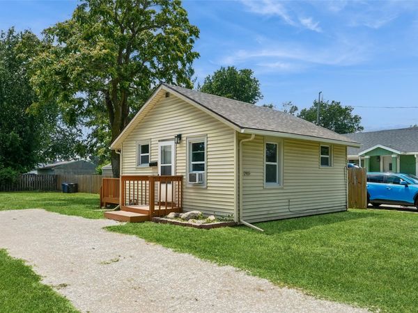 2951 Garfield Avenue , Des Moines, IA 50317