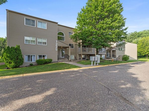 1225 Ferndale Street N, Unit B9, Maplewood, MN 55119