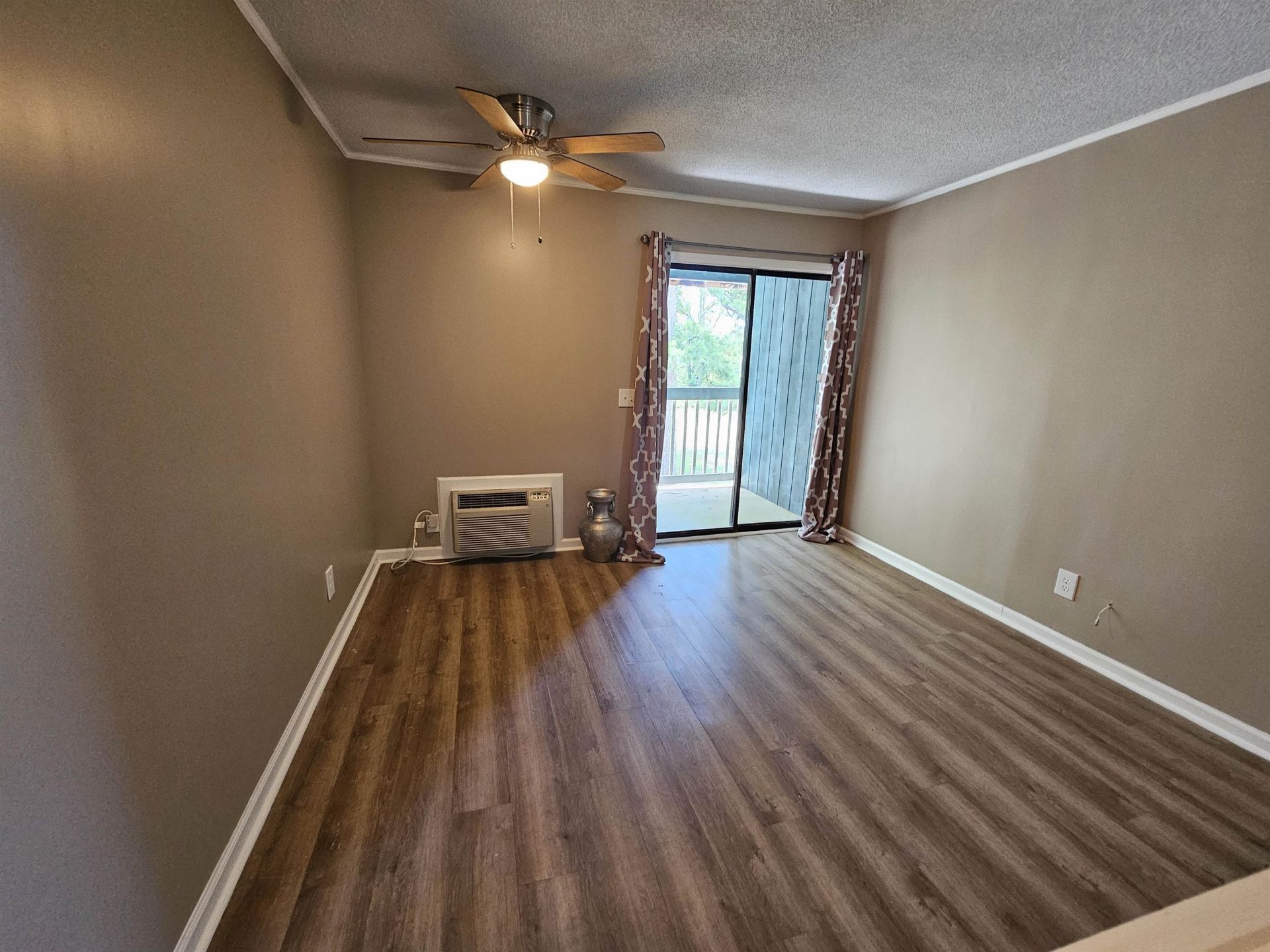 610 Putters Ln. Photo 9