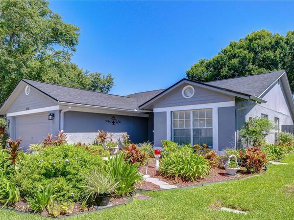 8702 HAMPDEN DRIVE , TAMPA, FL 33626