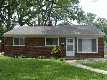 28095 Selkirk Street, Southfield, MI 48076