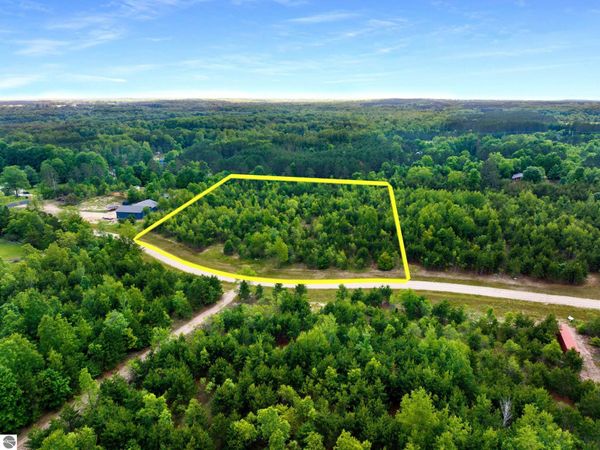 Maple Farms Lane, Kingsley, MI 49649
